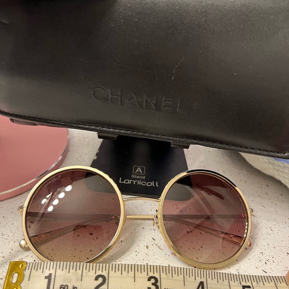 Chanel sunglasses with black leather case 🤩🌹🥰🔥 - Picture 11 of 15